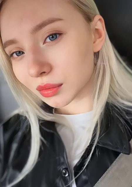 Я Вика, 22, из Ульяновска, ищу знакомство для совместных путешествий