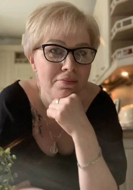 Я Лена, 48, из Санкт-Петербурга, ищу знакомство для приятного времяпровождения
