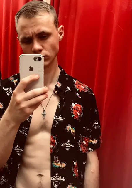 Я Саша, 25, знакомлюсь без обязательств в Карпинске