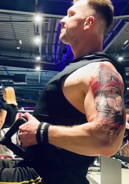 Я Юрий, 29, знакомлюсь без обязательств в Москве