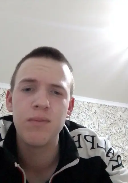 Я Толик, 21, знакомлюсь на одну ночь в Феодосии