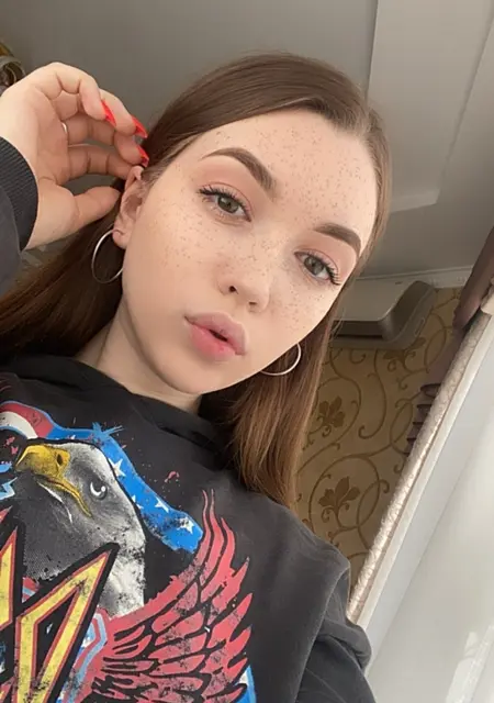 Лера из Вологды, мне 24, познакомлюсь для приятного времяпровождения