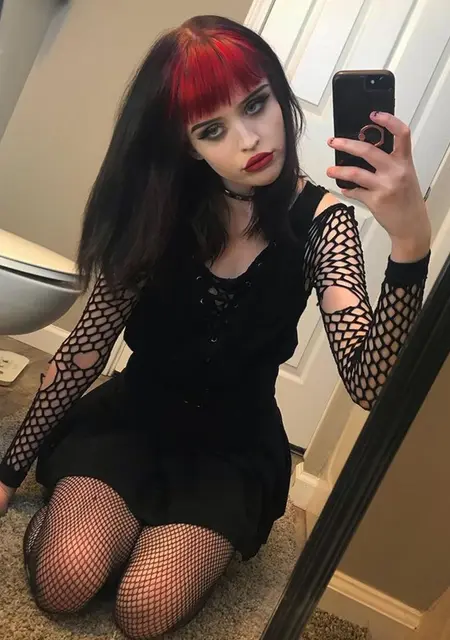 Я Лиза, 21, из Москвы, ищу знакомства на одну ночь